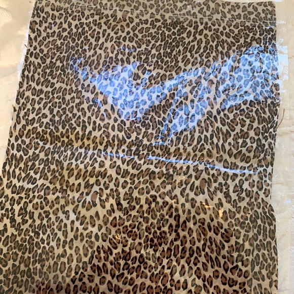 100% silk leopard scarf from China - Picture 4 of 4